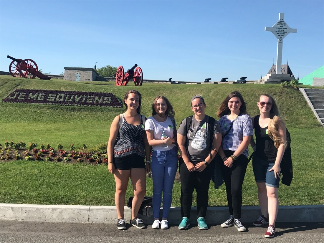 Student group in front of Quebec historical site